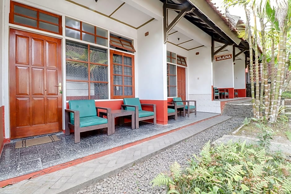 Satriafi Hotel by ZUZU