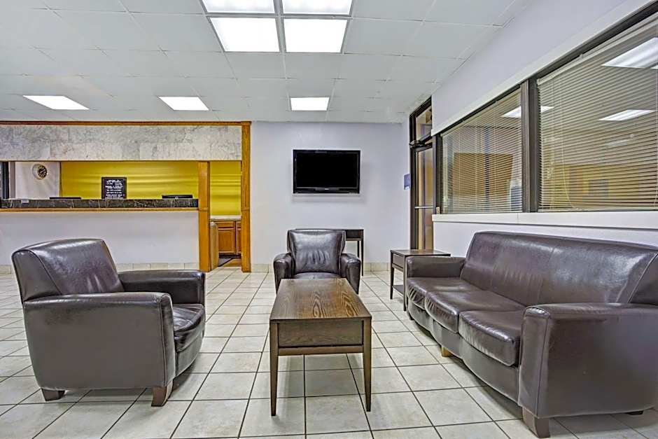 Days Inn by Wyndham Norfolk Military Circle