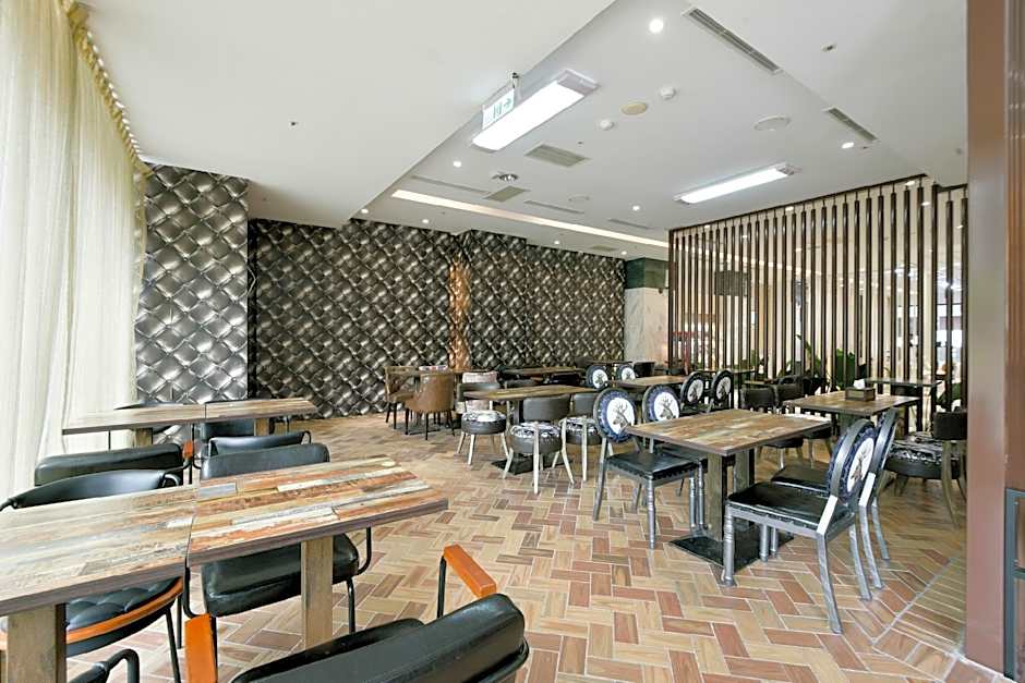 Champs Elysees Hotel