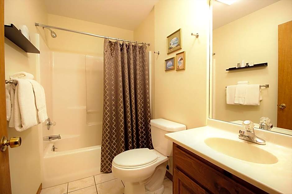 Peach Tree Inn & Suites