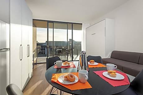 One-Bedroom Apartment with Balcony and Pool Side (4 people)