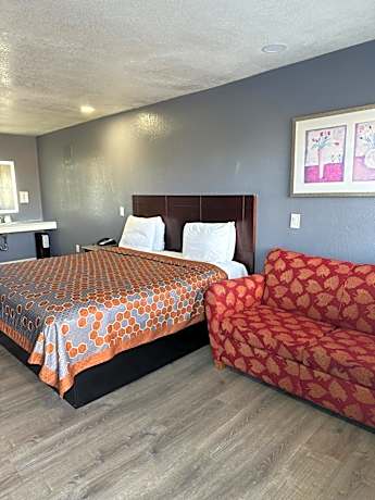 Fireside Inn By The Beach Boardwalk & Bowling