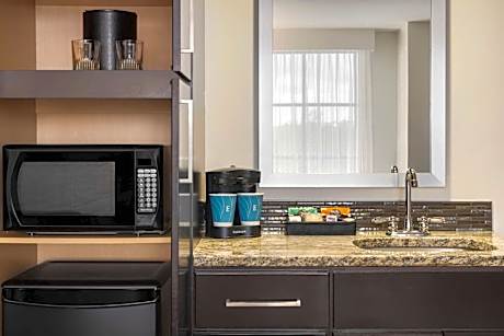 One-Bedroom Queen Suite with Two Queen Beds and Bath Tub - Disability Access