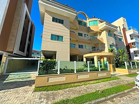 cód 86 - Apartamento á 100m do mar!