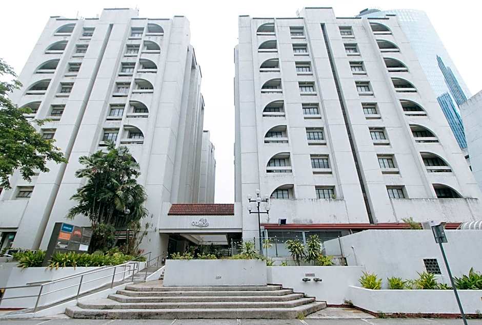 RedDoorz Premium @ The Residences Olympia Makati