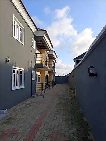 Ajah Apartment & Suites