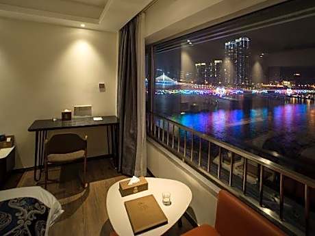 TOP TOURXiangtu·Wanyu (Tianzi Wharf, Beijing Road, Guangzhou)