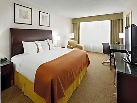 1 King Bed Accessible Roll In Shower Nonsmoking