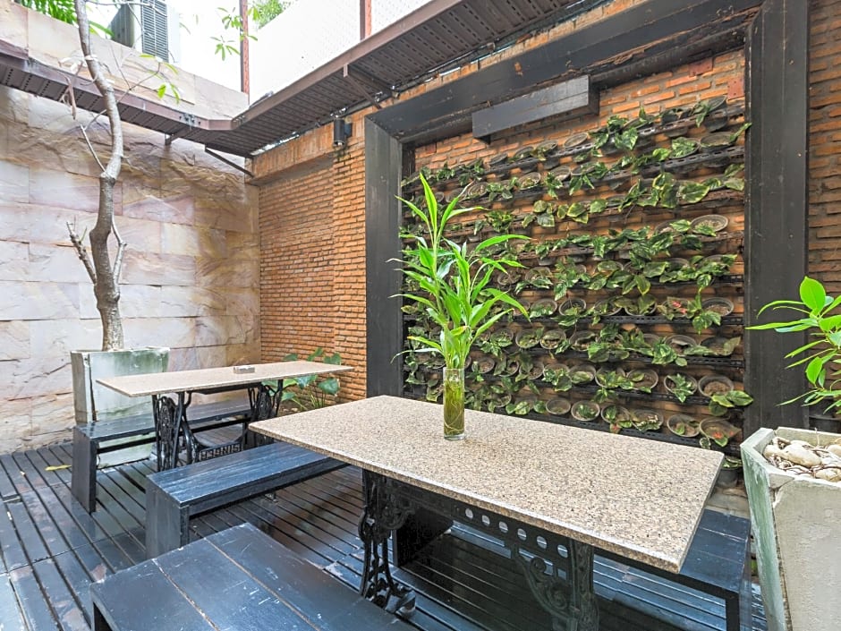 Silom Convent Garden Hotel