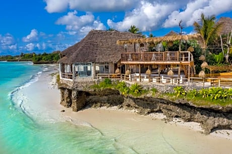 CORAL ROCKS HOTEL & RESTAURANT