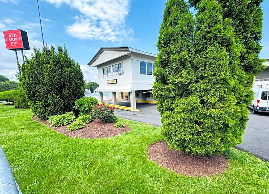 Red Carpet Inn - Stamford