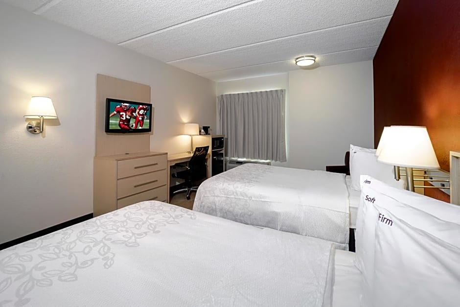Red Roof Inn PLUS + Gainesville