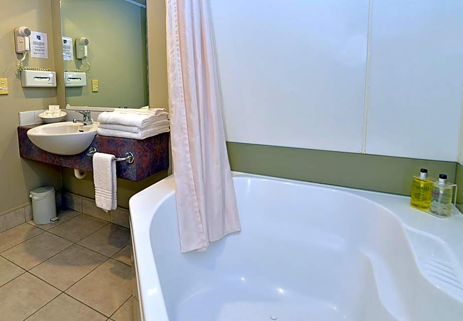 Brougham Heights Motel