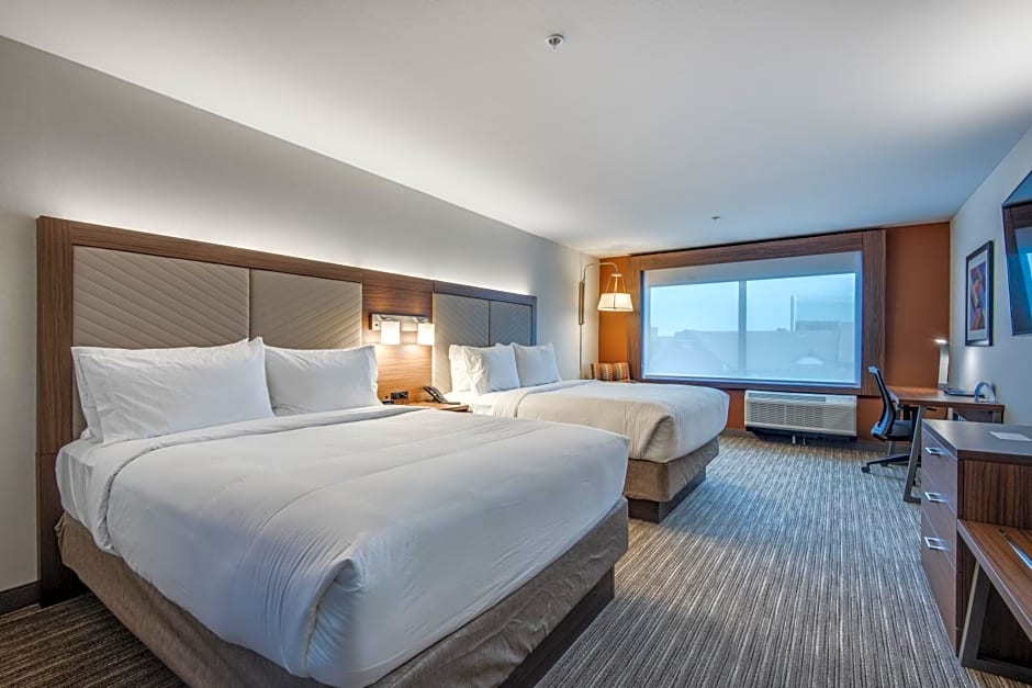 Holiday Inn Express & Suites Dallas North - Addison