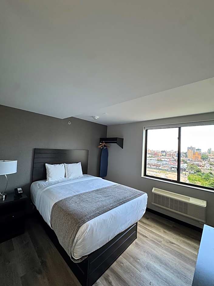 Photo 1 of 4 of Superior 1 Queen Bed