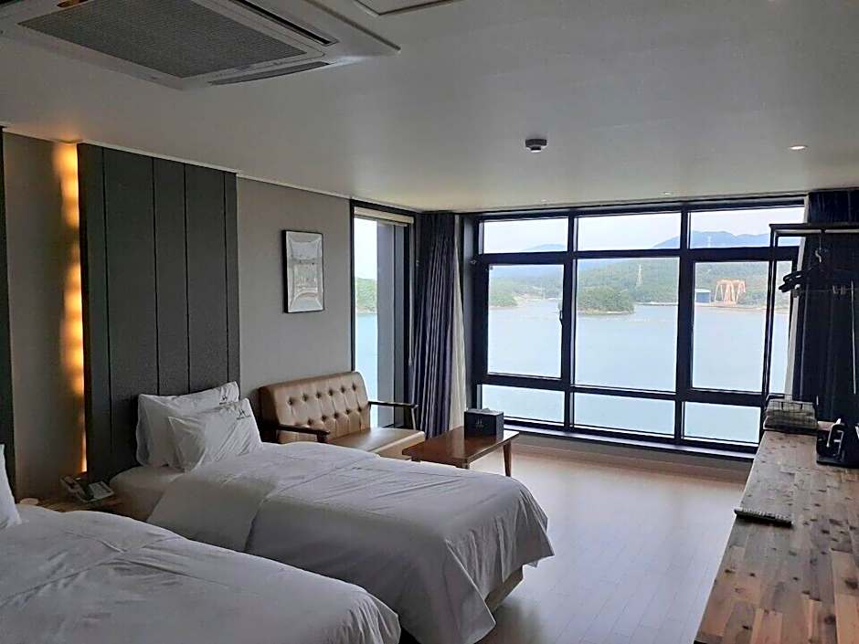 Tongyeong Bridge Hotel