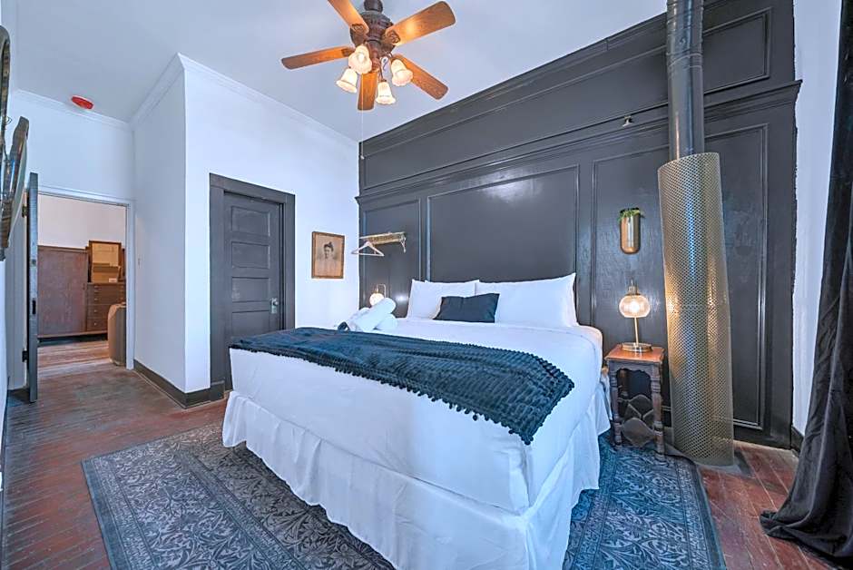 The Historic Grand Canyon Hotel