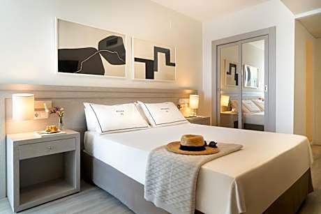 Panoramic Room with front sea view