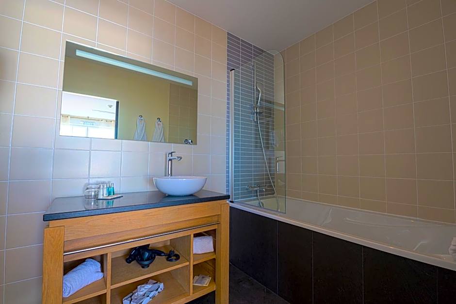 Les Flots - Hôtel et Restaurant face à l'océan - Châtelaillon-Plage