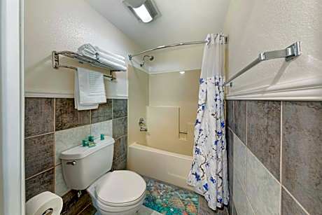 2 Queen Beds NSMK Balcony Microwave Fridge Pillowtop Bed Internet Continental Breakfast
