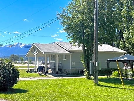Three-Bedroom Cottage 10