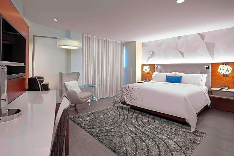 Renaissance by Marriott Edmonton Airport Hotel