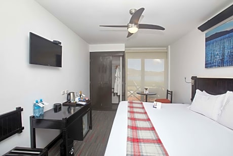 Superior Matrimonial with lake view