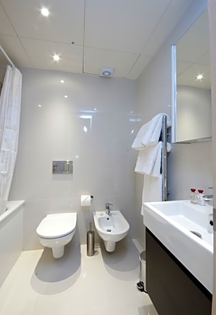 One Bedroom Lower Ground Floor