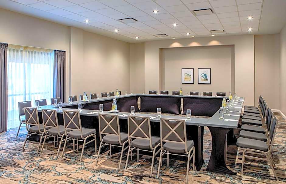 DoubleTree by Hilton Chicago - North Shore Conference Center