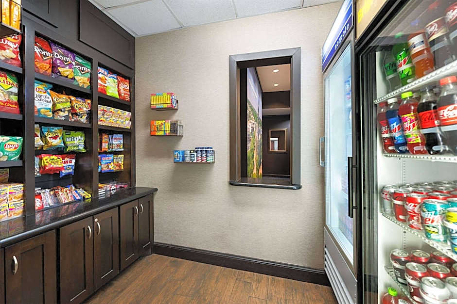 La Quinta Inn & Suites by Wyndham Denton - University Drive