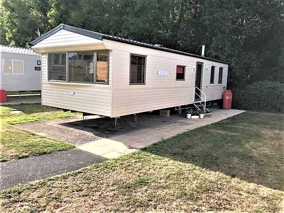 "Trinity" at Whitecliff Bay Isle of Wight- Yarborough View 4