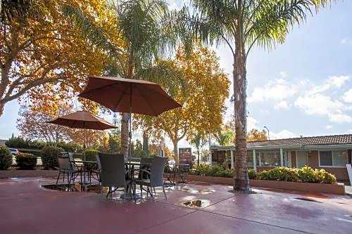 Tri Valley Inn And Suites