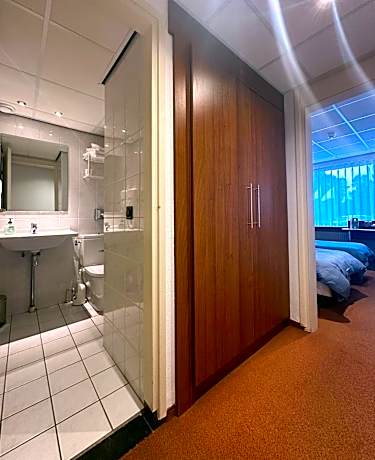 Deluxe Double Room with Shower