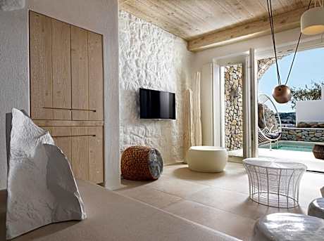 VIP junior suite with private pool