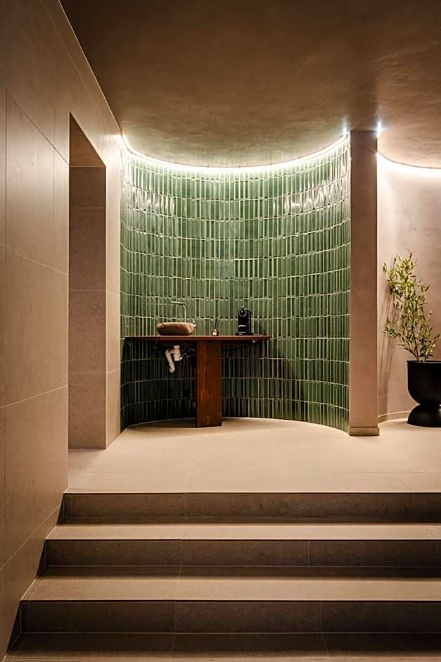 Enter St Elisabeth Suites & Spa