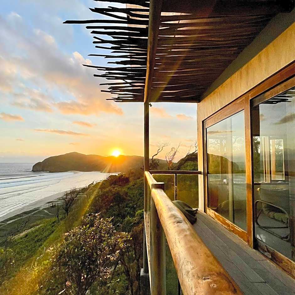 Kini Resort - Oceanfront Bamboo Eco Lodges