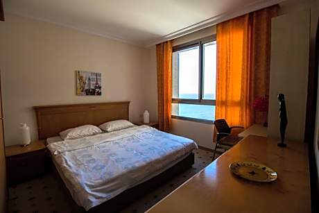 One-Bedroom Apartment with Sea View