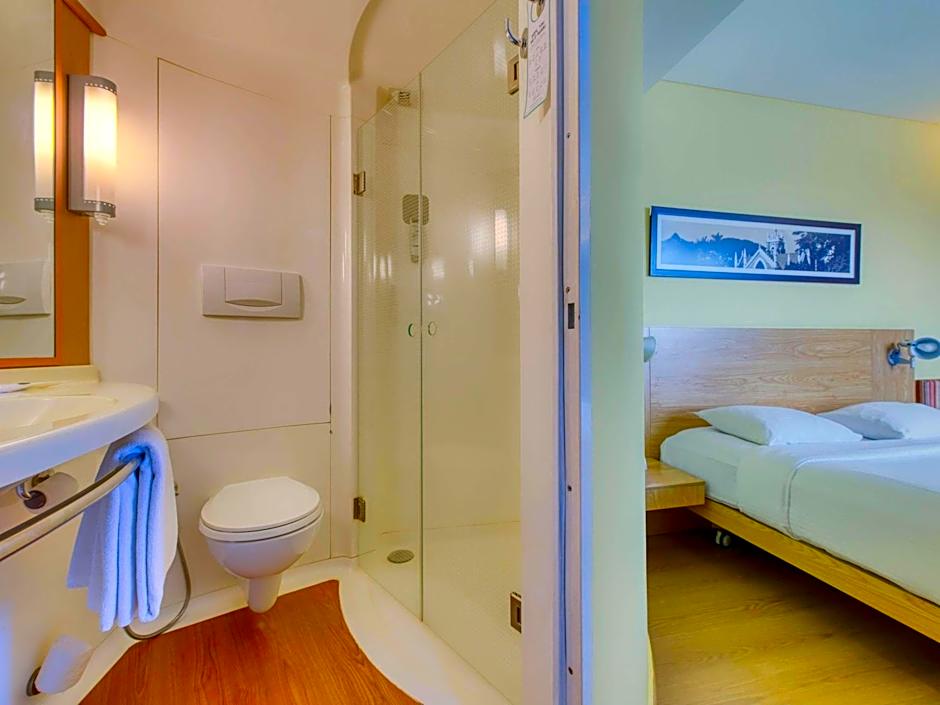 Photo 1 of 8 of Deluxe 2 Beds