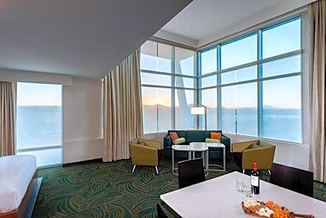 1 Bedroom Suite, 1 King Murphy, Sofa Bed, Corner Room