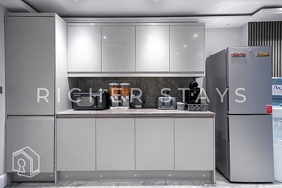 Hackney Suites - En-suite rooms & amenities