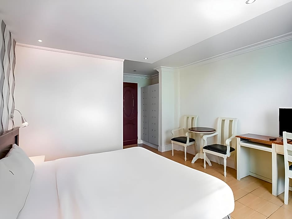 Hotel Euroasia by Bluebookers