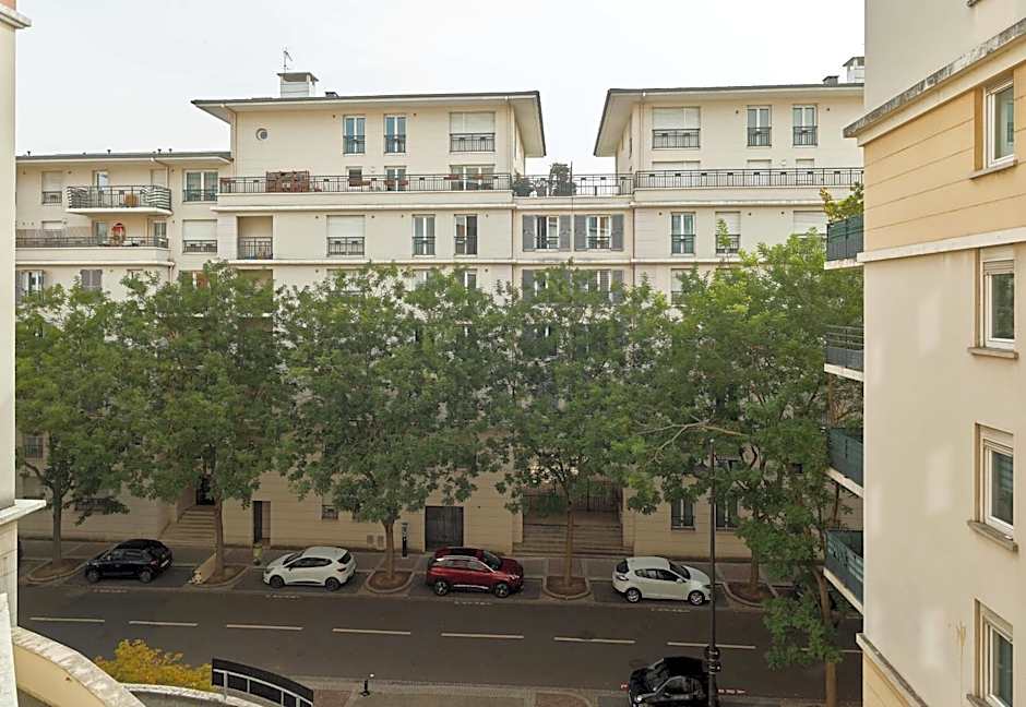 B&B HOTEL Rueil-Malmaison Gare