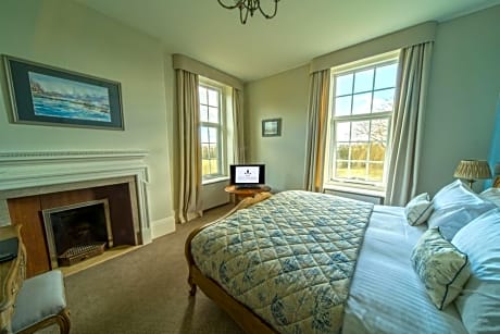 Deluxe King Room with Garden View