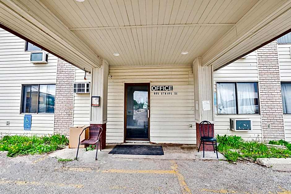 OYO Hotel Pipestone MN, Canterbury Park