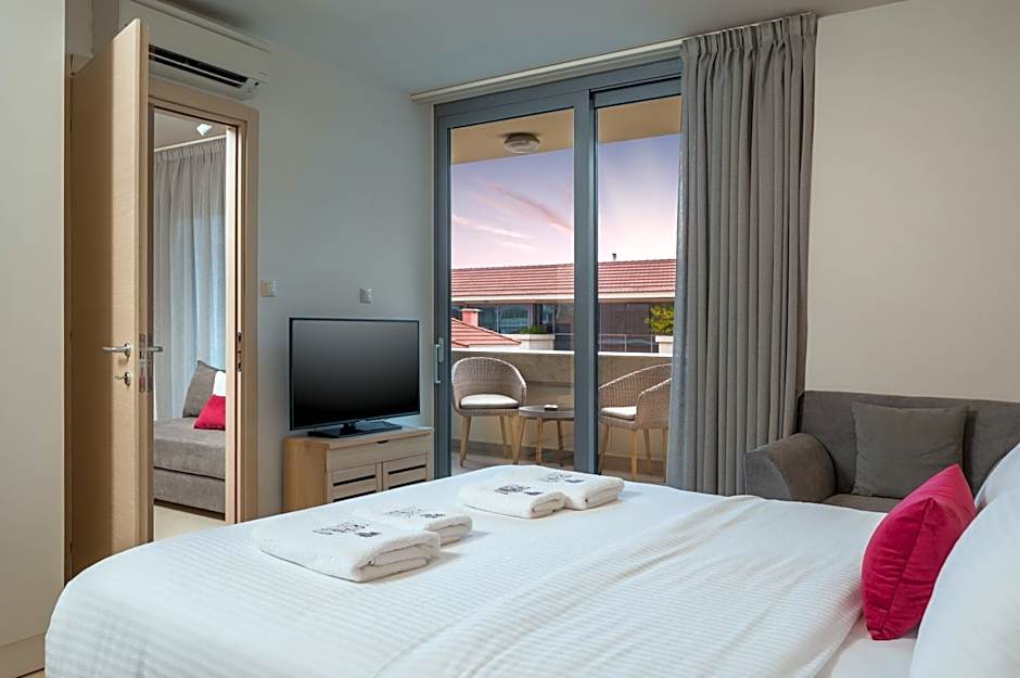 Trianon Luxury Apartments & Suites