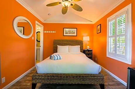 Deluxe Cottage Queen Room