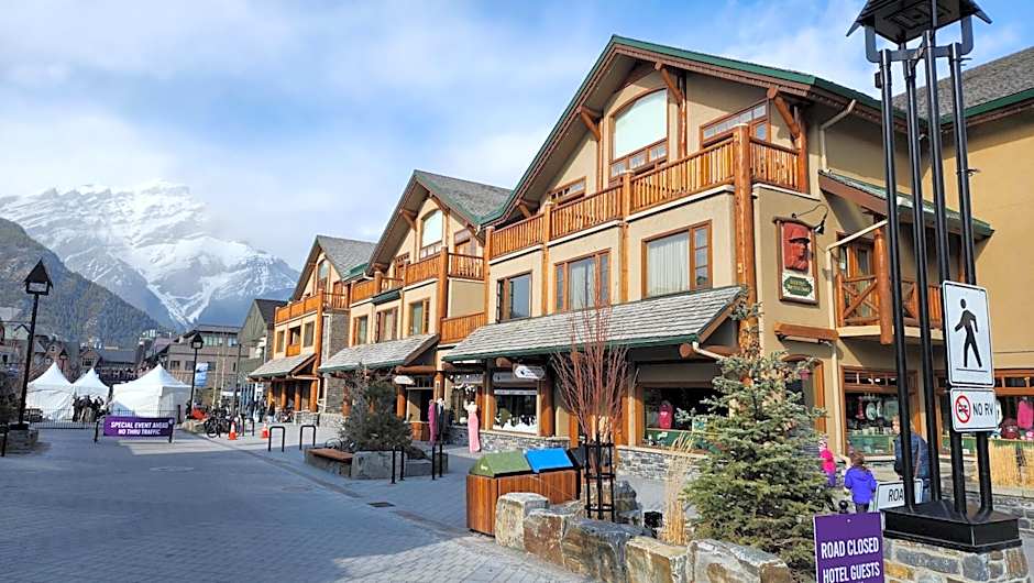 Brewsters Mountain Lodge