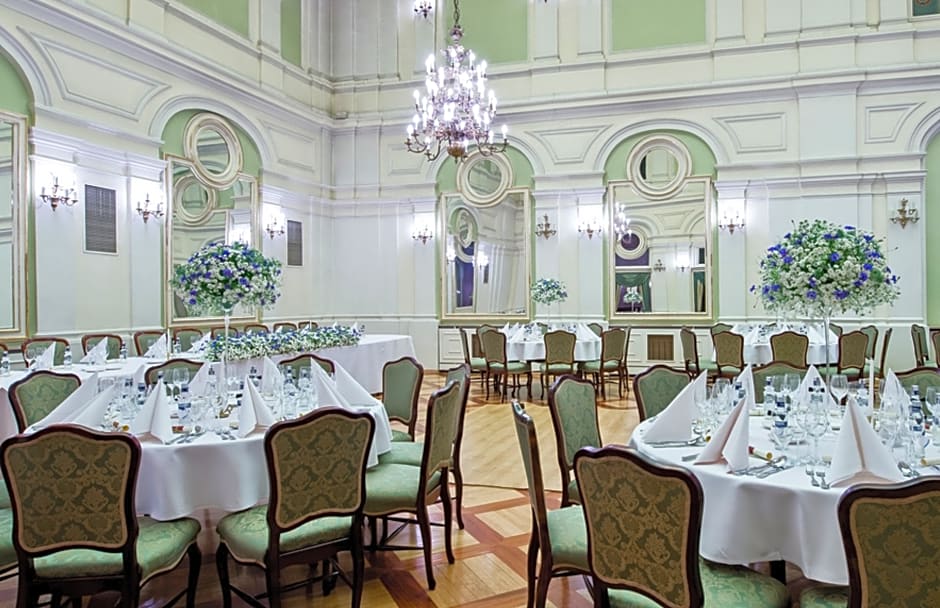 Grand Hotel