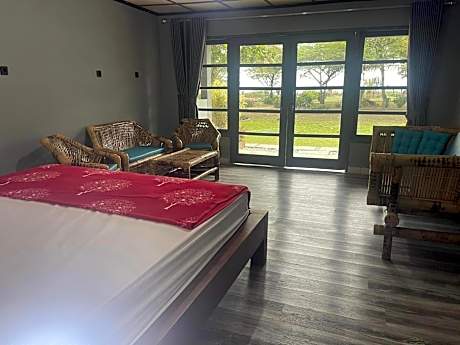 Deluxe Double Room (2 Adults + 1 Child)