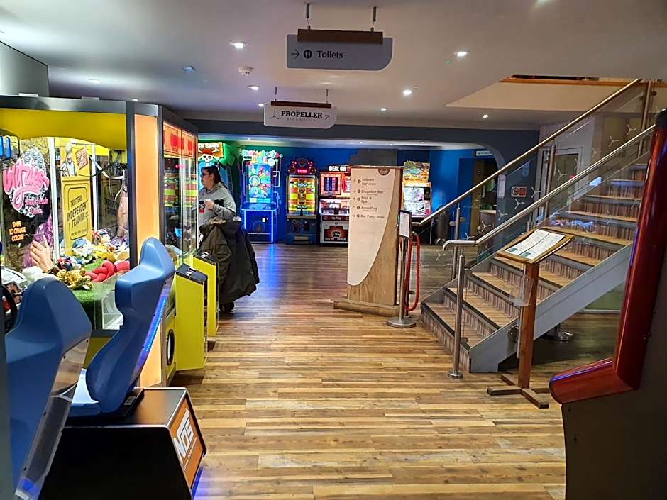 Relaxing Breaks with Hot tub at Tattershal lakes 3 Bedroom